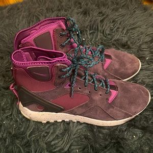 Nike sneakers purple